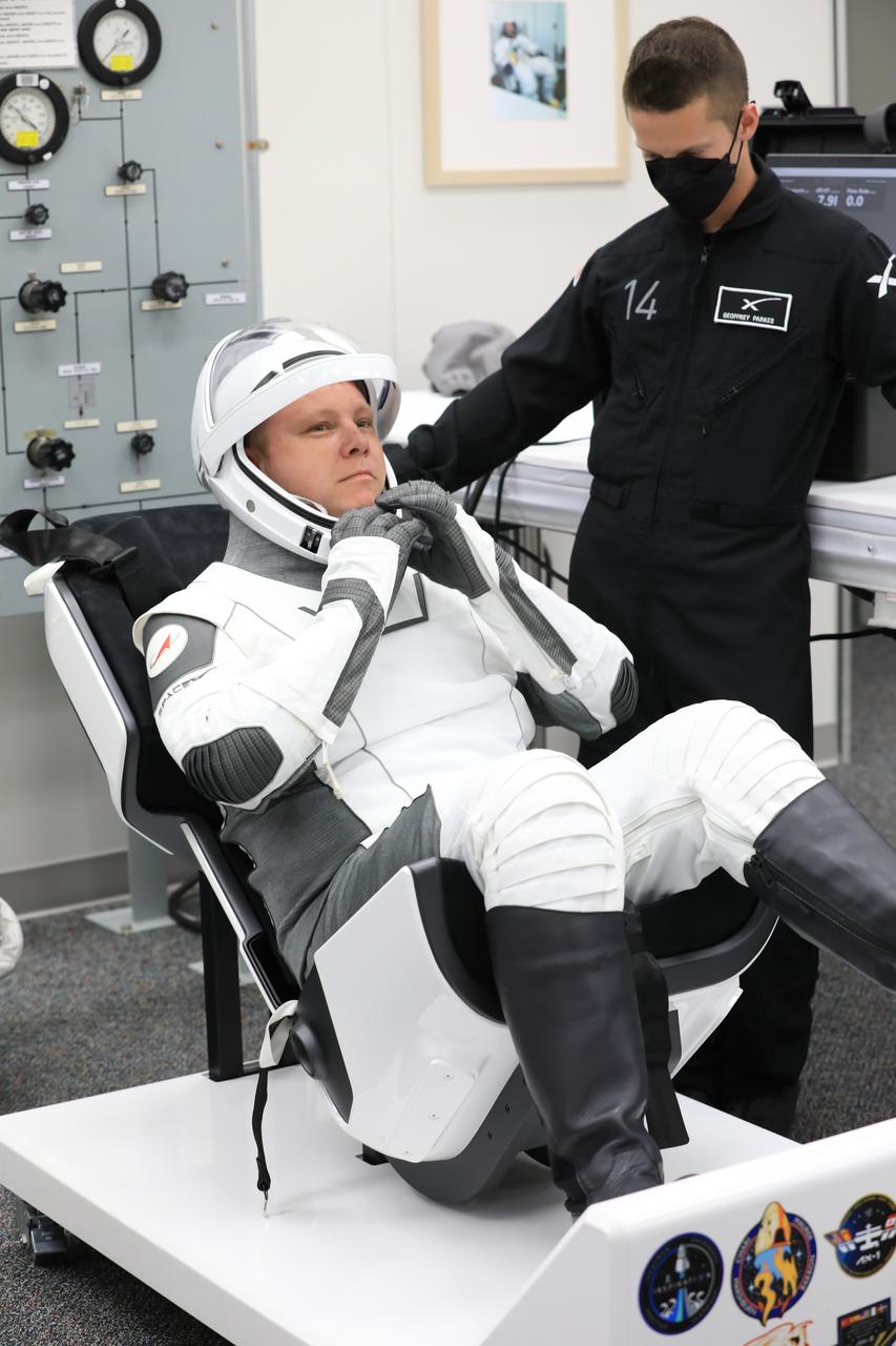 Roscosmos cosmonaut Aleksandr Gorbunov is photographed in his SpaceX spacesuit inside the crew suit-up room in the Neil A. Armstrong Operations and Checkout Building at NASA’s Kennedy Space Center in Florida on Tuesday, Sept. 24, 2024, during a countdown dress rehearsal for the agency’s SpaceX Crew-9 mission. NASA astronaut Nick Hague and Gorbunov will launch to the International Space Station aboard SpaceX’s Dragon spacecraft and Falcon 9 rocket. Launch is targeted for 1:17 p.m. EDT Saturday, Sept. 28, 2024, from Space Launch Complex-40 at Cape Canaveral Space Force Station in Florida. Crew-9 is the ninth crew rotation mission with SpaceX to the space station as part of the agency’s Commercial Crew Program.