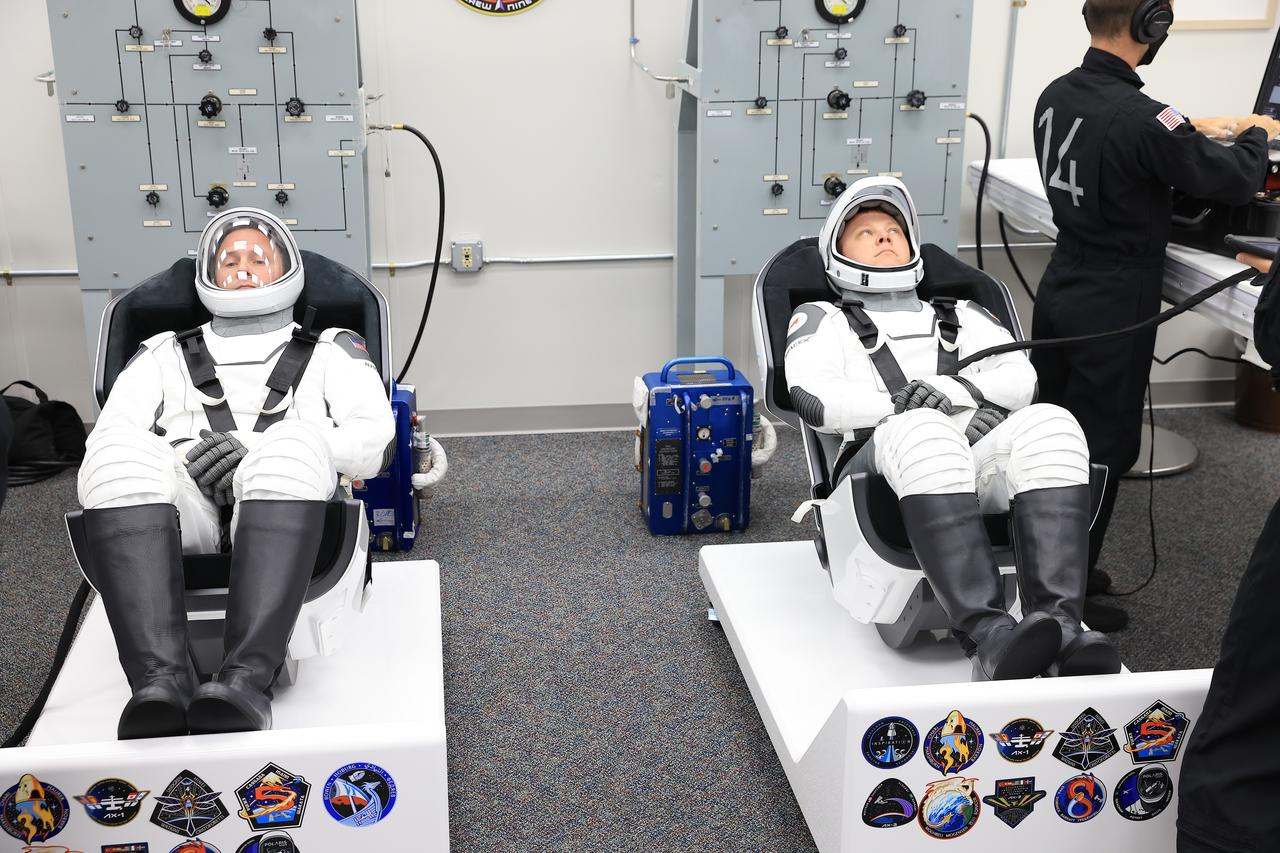 NASA’s SpaceX Crew-9 crew members are seated inside the crew suit-up room in the Neil A. Armstrong Operations and Checkout Building at the agency’s Kennedy Space Center in Florida during a countdown dress rehearsal on Tuesday, Sept. 24, 2024. Seated from left are NASA astronaut Nick Hague and Roscosmos cosmonaut Aleksandr Gorbunov. Hague and Gorbunov will launch to the International Space Station aboard SpaceX’s Dragon spacecraft and Falcon 9 rocket. Launch is targeted for 1:17 p.m. EDT Saturday, Sept. 28, 2024, from Space Launch Complex-40 at Cape Canaveral Space Force Station in Florida. Crew-9 is the ninth crew rotation mission with SpaceX to the space station as part of the agency’s Commercial Crew Program. 