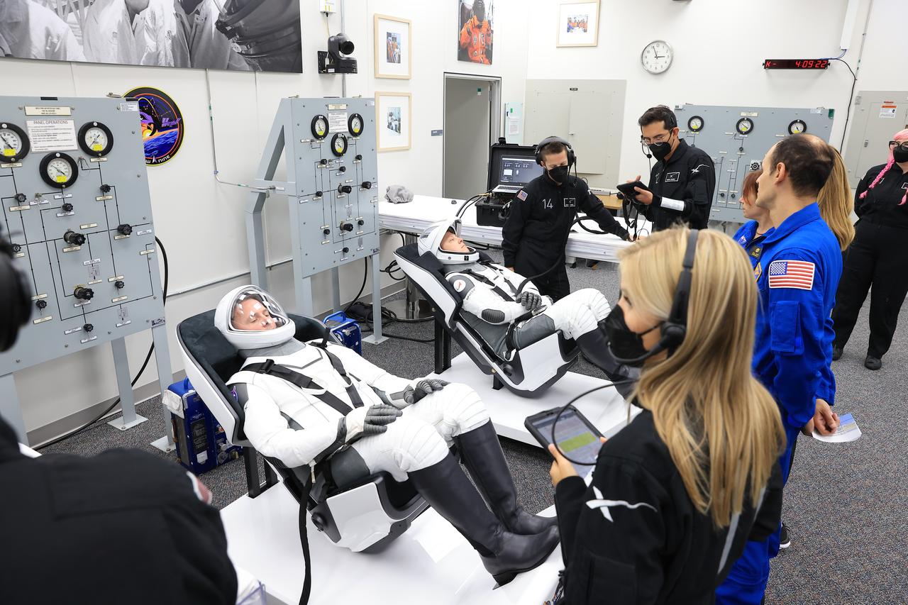 NASA’s SpaceX Crew-9 crew members are seated inside the crew suit-up room in the Neil A. Armstrong Operations and Checkout Building at the agency’s Kennedy Space Center in Florida during a countdown dress rehearsal on Tuesday, Sept. 24, 2024. Seated from left are NASA astronaut Nick Hague and Roscosmos cosmonaut Aleksandr Gorbunov. Hague and Gorbunov will launch to the International Space Station aboard SpaceX’s Dragon spacecraft and Falcon 9 rocket. Launch is targeted for 1:17 p.m. EDT Saturday, Sept. 28, 2024, from Space Launch Complex-40 at Cape Canaveral Space Force Station in Florida. Crew-9 is the ninth crew rotation mission with SpaceX to the space station as part of the agency’s Commercial Crew Program. 