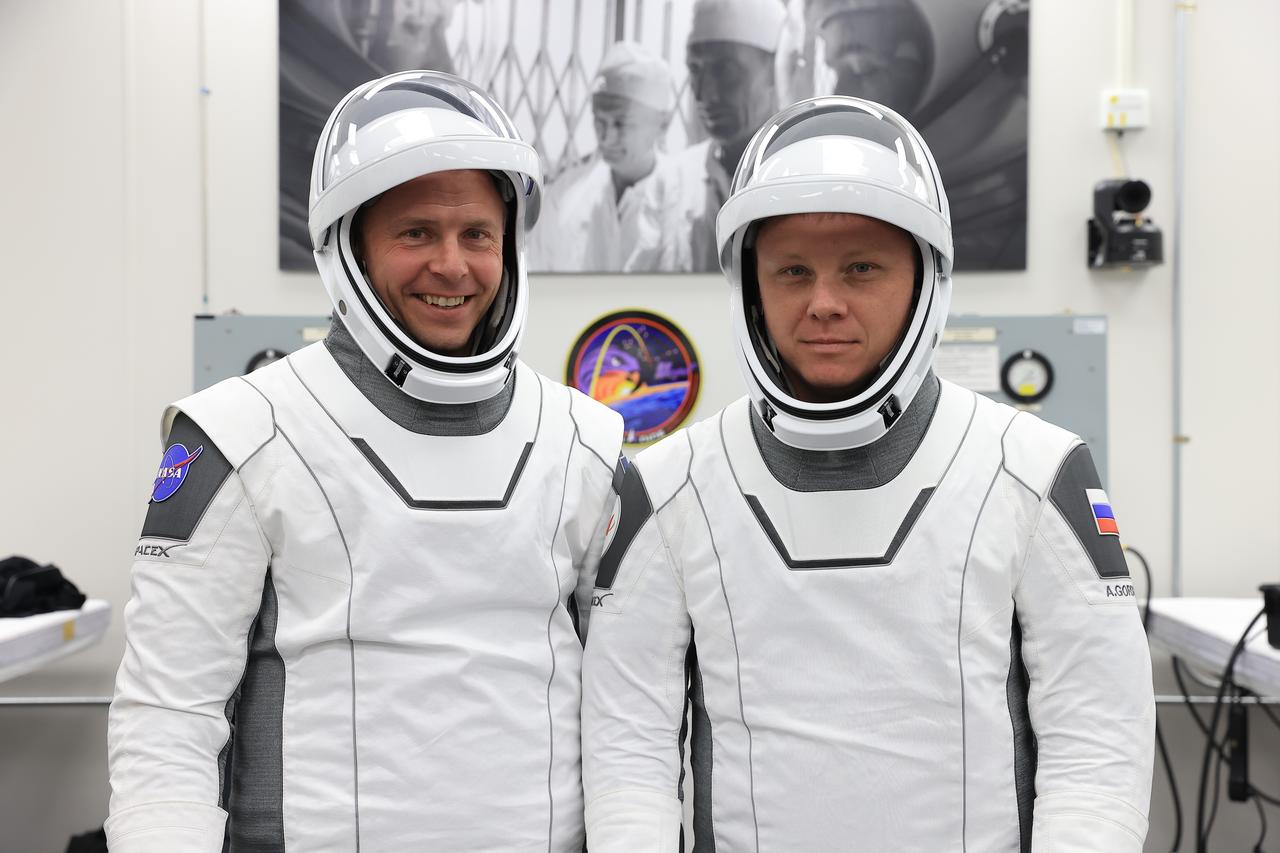 NASA’s SpaceX Crew-9 crew members, NASA astronaut Nick Hague (left) and Roscosmos cosmonaut Aleksandr Gorbunov, participate in a countdown dress rehearsal inside the crew suit-up room of the Neil A. Armstrong Operations and Checkout Building at the agency’s Kennedy Space Center in Florida on Tuesday, Sept. 24, 2024, to prepare for the upcoming Crew-9 launch. Hague and Gorbunov will launch to the International Space Station aboard SpaceX’s Dragon spacecraft and Falcon 9 rocket. Launch is targeted for 1:17 p.m. EDT Saturday, Sept. 28, 2024, from Space Launch Complex-40 at Cape Canaveral Space Force Station in Florida. Crew-9 is the ninth crew rotation mission with SpaceX to the space station as part of the agency’s Commercial Crew Program.