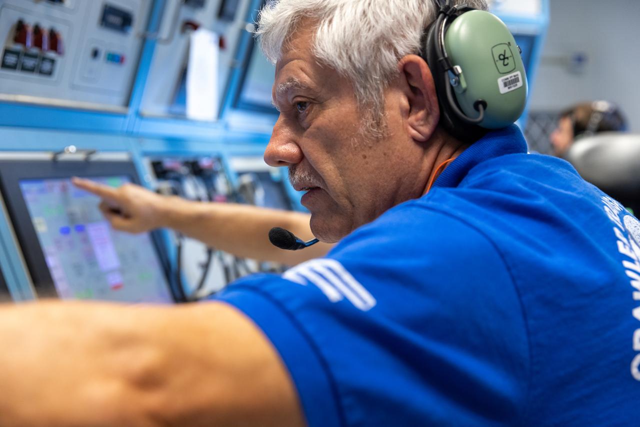Teams with NASA’s Exploration Ground Systems at NASA’s Kennedy Space Center in Florida celebrate on Wednesday, Sept. 25, 2024, the agency’s crawler-transporter 2 reaching the milestone of 2,500 miles traveled since its construction in 1965. Crawler-transporter 2 reached the milestone while teams took it on a trip in preparation for supporting the roll of the mobile launcher from Launch Pad 39B back into the spaceport’s Vehicle Assembly Building ahead of the Artemis II launch. Built originally to transport massive Saturn V rockets during the Apollo Program, crawler-transporter 2 continued its service during the Space Shuttle Program, and currently transports the massive SLS (Space Launch System) rocket and Orion spacecraft atop the mobile launcher as part of the agency’s Artemis campaign. 