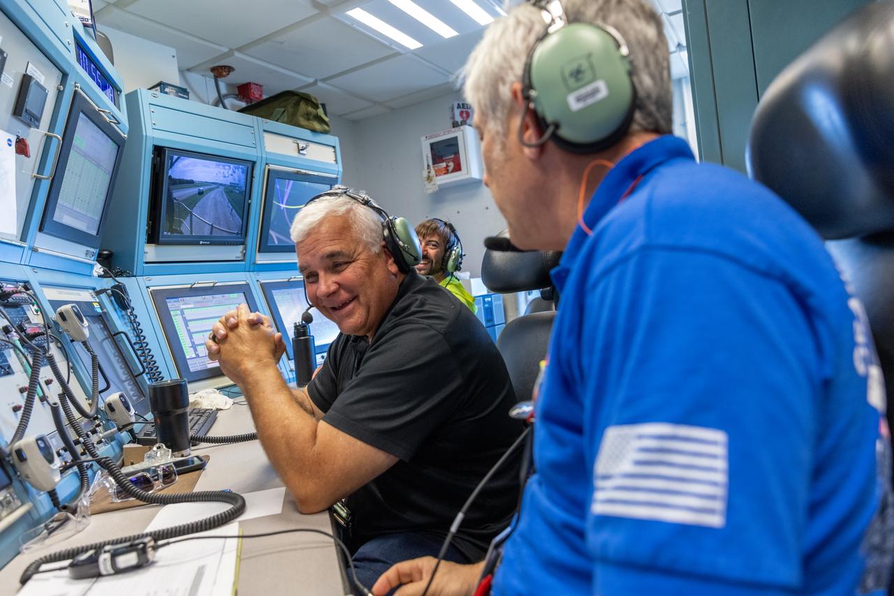 Teams with NASA’s Exploration Ground Systems at NASA’s Kennedy Space Center in Florida celebrate on Wednesday, Sept. 25, 2024, the agency’s crawler-transporter 2 reaching the milestone of 2,500 miles traveled since its construction in 1965. Crawler-transporter 2 reached the milestone while teams took it on a trip in preparation for supporting the roll of the mobile launcher from Launch Pad 39B back into the spaceport’s Vehicle Assembly Building ahead of the Artemis II launch. Built originally to transport massive Saturn V rockets during the Apollo Program, crawler-transporter 2 continued its service during the Space Shuttle Program, and currently transports the massive SLS (Space Launch System) rocket and Orion spacecraft atop the mobile launcher as part of the agency’s Artemis campaign. 