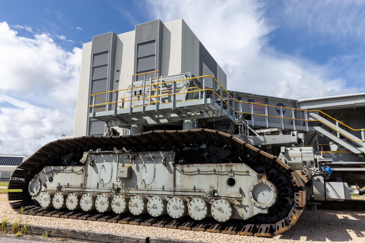 NASA’s crawler-transporter 2 moves slowly along the crawlerway towards Launch Pad 39B at the agency’s Kennedy Space Center in Florida on Wednesday, Sept. 25, 2024, after reaching the milestone of 2,500 miles traveled since its construction in 1965. Crawler-transporter 2 reached the milestone while teams with NASA’s Exploration Ground Systems took it on a trip in preparation for supporting the roll of the mobile launcher back into the spaceport’s Vehicle Assembly Building ahead of the Artemis II launch. Built originally to transport massive Saturn V rockets during the Apollo Program, crawler-transporter 2 continued its service during the Space Shuttle Program, and currently transports the massive SLS (Space Launch System) rocket and Orion spacecraft atop the mobile launcher as part of the agency’s Artemis campaign.