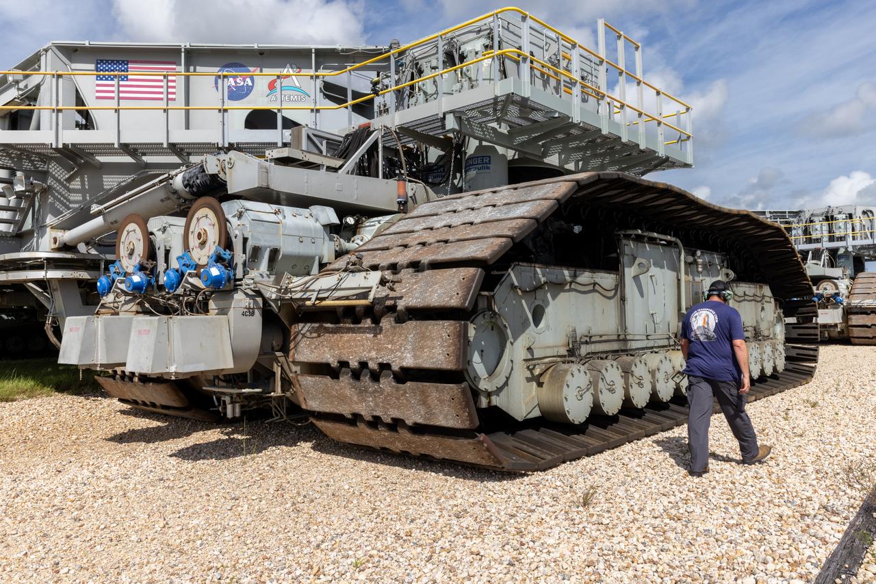 NASA’s crawler-transporter 2 moves slowly along the crawlerway towards Launch Pad 39B at the agency’s Kennedy Space Center in Florida on Wednesday, Sept. 25, 2024, after reaching the milestone of 2,500 miles traveled since its construction in 1965. Crawler-transporter 2 reached the milestone while teams with NASA’s Exploration Ground Systems took it on a trip in preparation for supporting the roll of the mobile launcher back into the spaceport’s Vehicle Assembly Building ahead of the Artemis II launch. Built originally to transport massive Saturn V rockets during the Apollo Program, crawler-transporter 2 continued its service during the Space Shuttle Program, and currently transports the massive SLS (Space Launch System) rocket and Orion spacecraft atop the mobile launcher as part of the agency’s Artemis campaign.