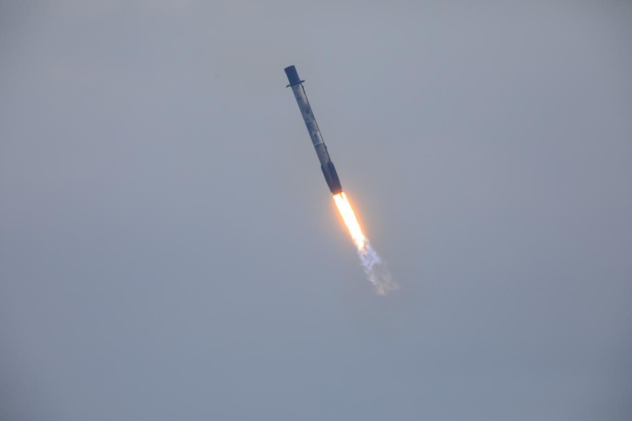 A first-stage booster from SpaceX’s Falcon 9 rocket comes in for a successful landing at Landing Zone 1 at Cape Canaveral Space Force Station in Florida on Saturday, Sept. 28, 2024, just minutes after NASA’s SpaceX Crew-9 launch from Space Launch Complex-40. NASA astronaut Nick Hague and Roscosmos cosmonaut Aleksandr Gorbunov launched to the International Space Station aboard SpaceX’s Dragon spacecraft and Falcon 9 rocket at 1:17 p.m. EDT on the ninth crew rotation mission with SpaceX to the space station as part of the agency’s Commercial Crew Program. 