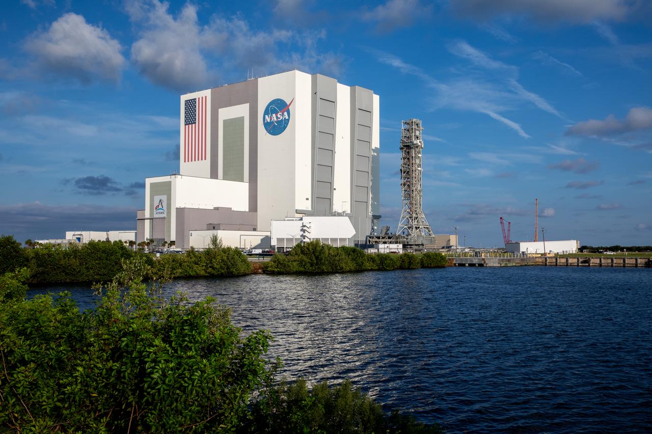 Teams with NASA’s Exploration Ground Systems Program transport the 380-foot-tall mobile launcher 1 along a 4.2-mile stretch to the iconic Vehicle Assembly Building at NASA’s Kennedy Space Center in Florida on Thursday, Oct. 3, 2024. The crawler transporter recently reached 2,500 miles traveling to the launch pad since its construction in 1965. The mobile launcher has been at Launch Complex 39B since August 2023 undergoing upgrades and tests in preparation for NASA’s Artemis II mission. The mobile launcher will be used to assemble, process, and launch NASA’s SLS (Space Launch Systems) and Orion spacecraft to the Moon and beyond.