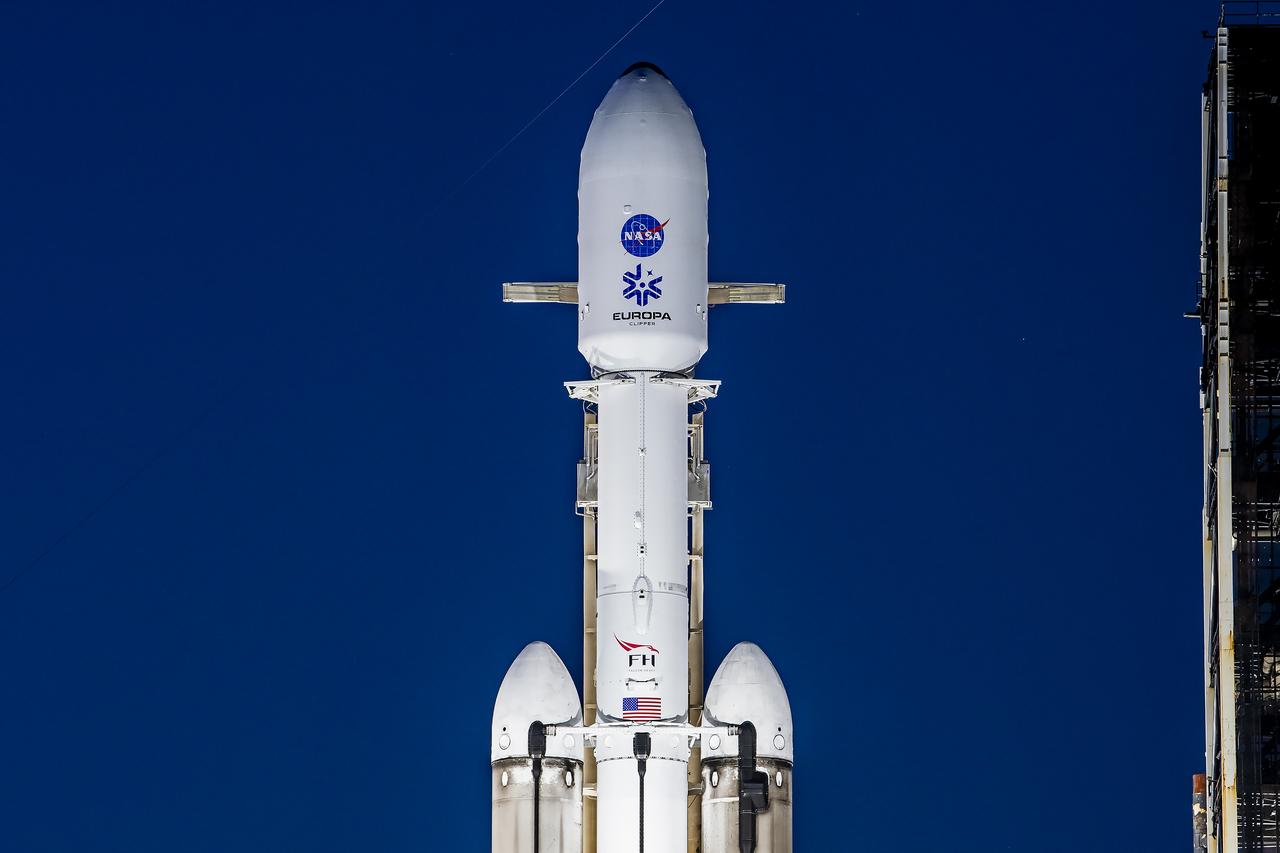 NASA’s Europa Clipper spacecraft sits atop SpaceX’s Falcon Heavy rocket at Launch Pad 39A on Sunday, Oct. 13, 2024, at the agency’s Kennedy Space Center in Florida ahead of launch to Jupiter’s icy moon, Europa. The spacecraft will complete nearly 50 flybys of Europa to determine if there are conditions suitable for life beyond Earth. Launch is targeting 12:06 p.m. EDT on Monday, Oct. 14, from Launch Complex 39A at Kennedy Space Center in Florida.