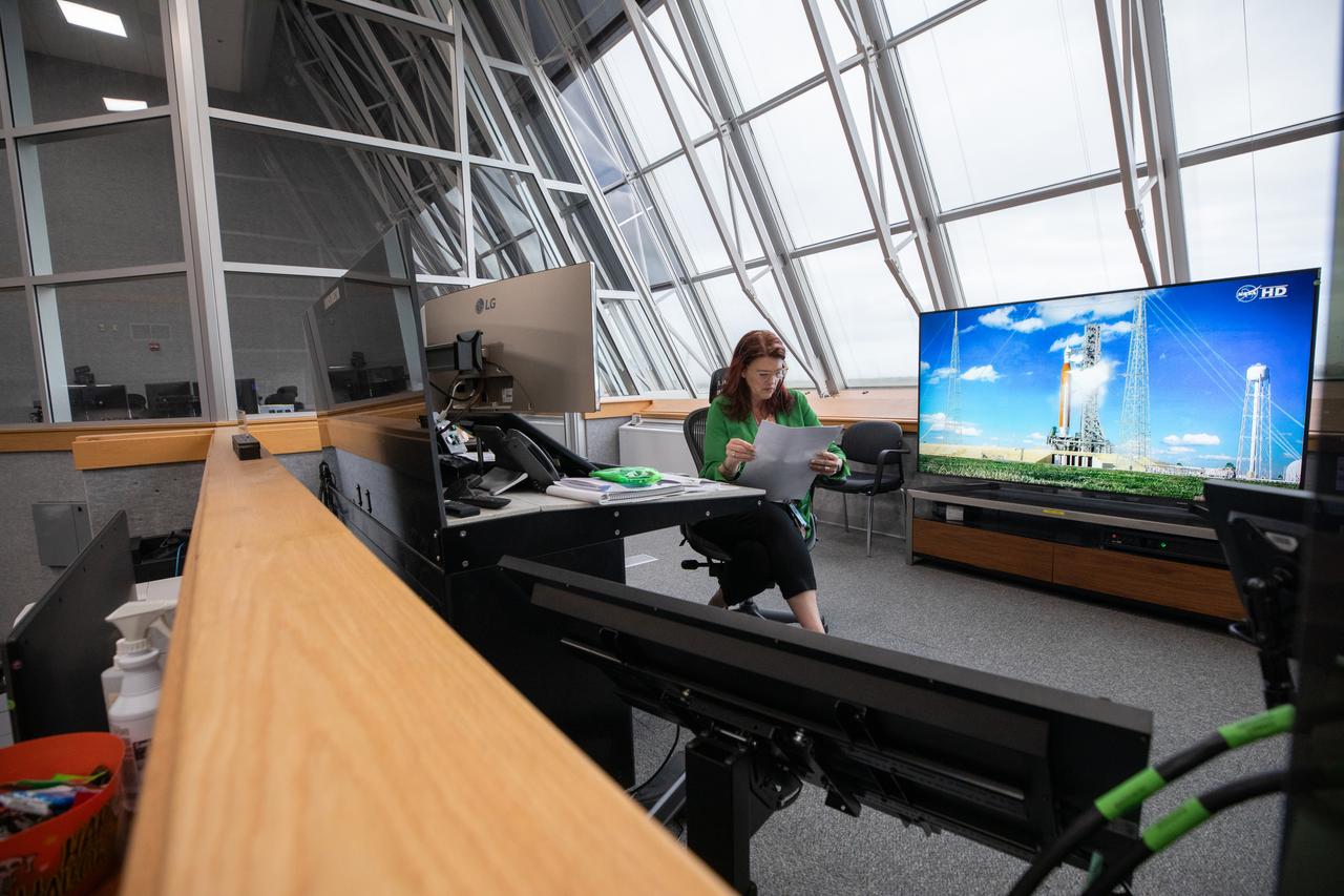 Charlie Blackwell-Thompson, Artemis launch director, Exploration Ground Systems at NASA’s Kennedy Space Center in Florida, participates in the Artemis II Terminal Count Simulation #11 inside Firing Room 1 in the Launch Control Center at NASA’s Kennedy on Thursday, Nov. 7, 2024. The simulations go through launch day scenarios to help launch team members test software and make adjustments if needed during countdown operations. Four astronauts will venture around the Moon on Artemis II, the first crewed mission on NASA’s path to establishing a long-term presence for science and exploration through Artemis.