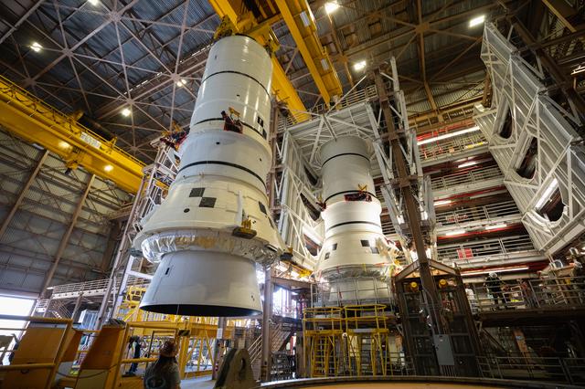 NASA image:  Artemis II Stacking, RPSF High Bay