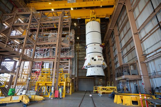 NASA image:  Artemis II Stacking, RPSF High Bay