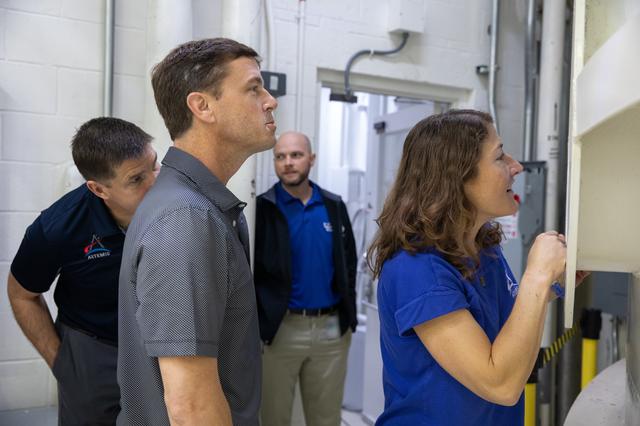 Artemis II Crew Visits KSC