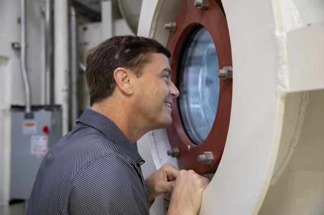 Artemis II Crew Visits KSC