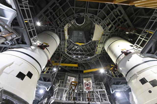 Artemis II Stacking - Booster Segment on ML