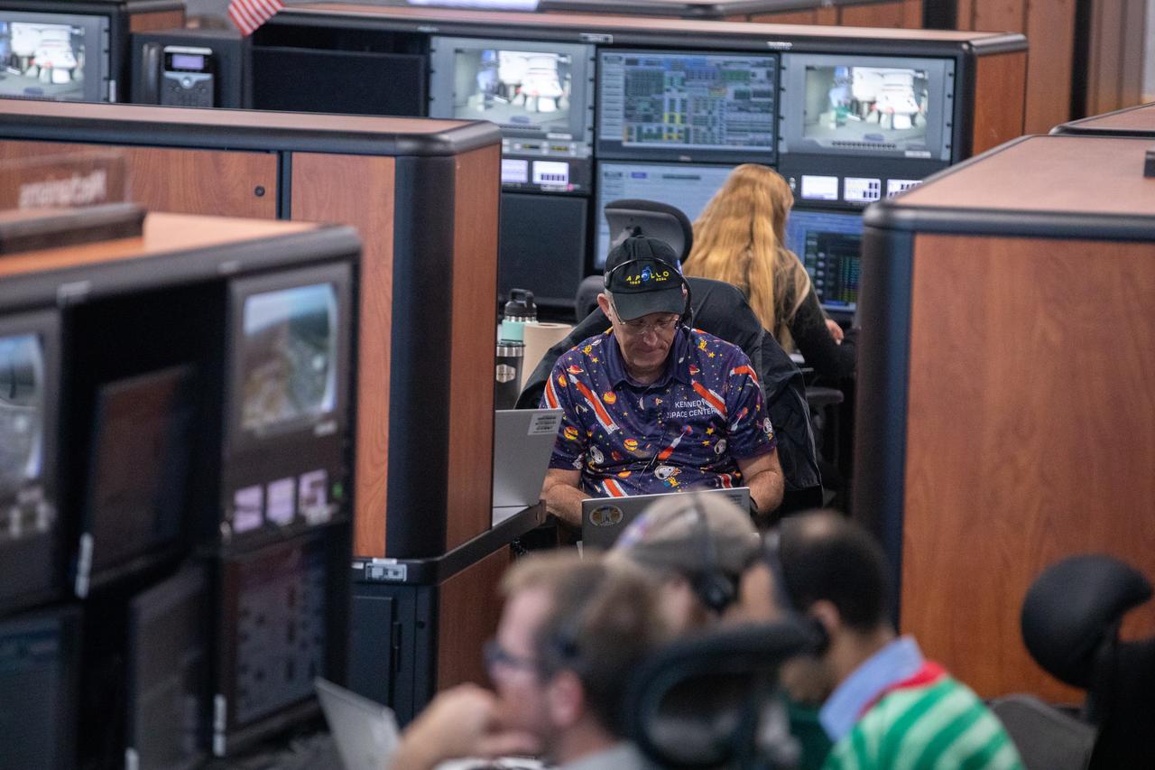 Members of the Artemis launch team participate in a cryogenic simulation for Artemis II in Firing Room 1 inside the Launch Control Center at NASA’s Kennedy Space Center in Florida on Wednesday, Dec. 11, 2024. Cryogenic simulations allow team members the opportunity to practice loading propellant – liquid hydrogen and liquid oxygen – onto the SLS (Space Launch System) rocket and make any necessary adjustments during countdown operations. Four astronauts will venture around the Moon on Artemis II, the first crewed mission on NASA’s path to establishing a long-term presence for science and exploration through Artemis.