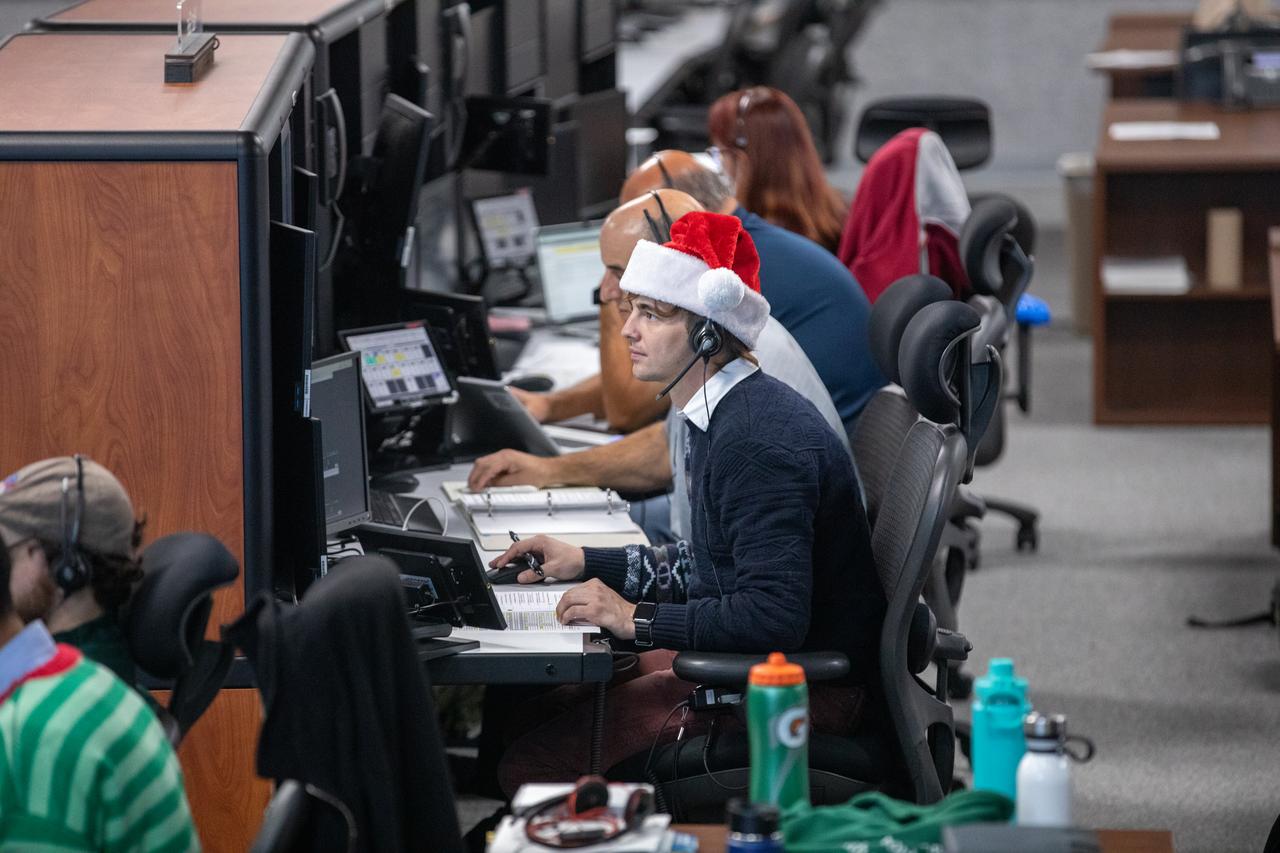 Members of the Artemis launch team participate in a cryogenic simulation for Artemis II in Firing Room 1 inside the Launch Control Center at NASA’s Kennedy Space Center in Florida on Wednesday, Dec. 11, 2024. Cryogenic simulations allow team members the opportunity to practice loading propellant – liquid hydrogen and liquid oxygen – onto the SLS (Space Launch System) rocket and make any necessary adjustments during countdown operations. Four astronauts will venture around the Moon on Artemis II, the first crewed mission on NASA’s path to establishing a long-term presence for science and exploration through Artemis.