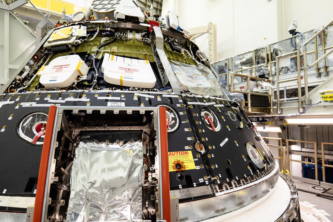 The Orion spacecraft for NASA’s Artemis II mission undergoes checkouts in the Final Assembly and System Testing (FAST) cell inside the high bay of the Neil A. Armstrong Operations and Checkout Building at NASA’s Kennedy Space Center in Florida on Monday, Dec. 15, 2024. The Orion spacecraft will carry NASA astronauts Victor Glover, Christina Koch, and Reid Wiseman, as well as CSA (Canadian Space Agency) astronaut Jeremy Hansen, on a 10-day journey around the Moon and back for the Artemis II test flight.