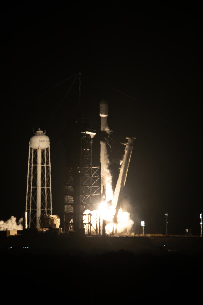 The Blue Ghost lander, part of NASA’s CLPS (Commercial Lunar Payload Services) initiative, lifts off atop a SpaceX Falcon 9 rocket on Wednesday, Jan. 15, 2025 from Launch Complex 39A at NASA’s Kennedy Space Center in Florida on a journey to the Moon. The Firefly Aerospace lander, carrying 10 NASA science and technology instruments, will help to further understand the Moon and help prepare for future human missions.