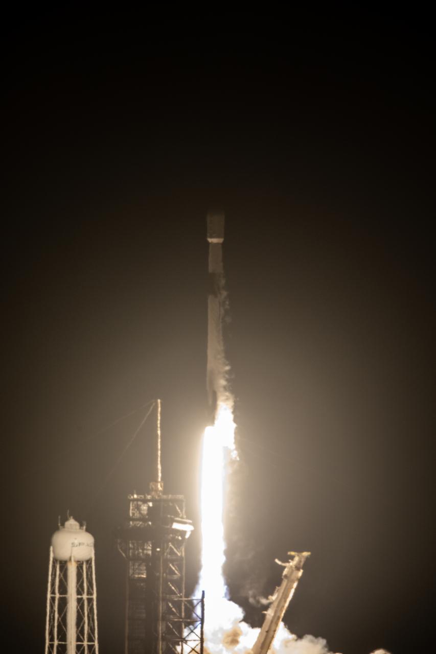 The Blue Ghost lander, part of NASA’s CLPS (Commercial Lunar Payload Services) initiative, lifts off atop a SpaceX Falcon 9 rocket on Wednesday, Jan. 15, 2025 from Launch Complex 39A at NASA’s Kennedy Space Center in Florida on a journey to the Moon. The Firefly Aerospace lander, carrying 10 NASA science and technology instruments, will help to further understand the Moon and help prepare for future human missions.