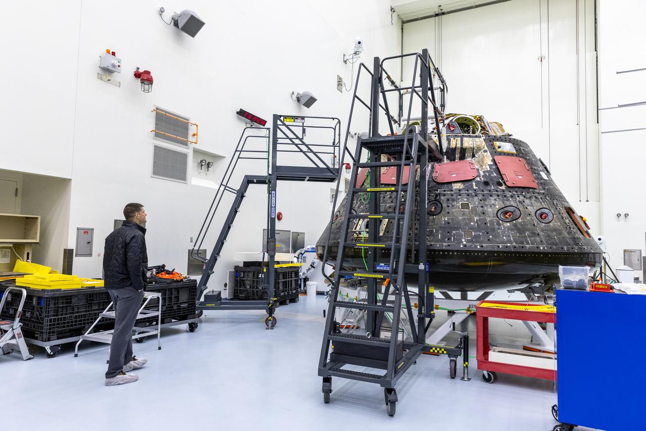 NASA Artemis II astronaut Jeremy Hansen, mission specialist, checks out the Orion Environmental Test Article spacecraft during his visit at NASA’s Kennedy Space Center on Thursday, Jan. 16, 2025.The Orion spacecraft was flown around the Moon and back during Artemis I on Nov. 16, 2022. Orion will carry Hansen and three other astronauts around the Moon and back during the Artemis II mission.