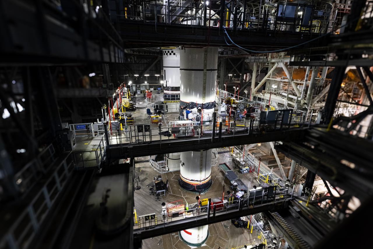 Technicians with Exploration Ground Systems integrate the right forward segment atop the center forward segment on NASA’s SLS (Space Launch System) Moon rocket booster inside the Vehicle Assembly Building’s High Bay 3 at Kennedy Space Center in Florida on Friday, Feb. 14, 2025. The twin solid boosters, five segments on each side, will help support the remaining rocket components and the Orion spacecraft during final assembly of the Artemis II Moon rocket and provide more than 75 percent of the total SLS thrust during liftoff from NASA Kennedy’s Launch Pad 39B.