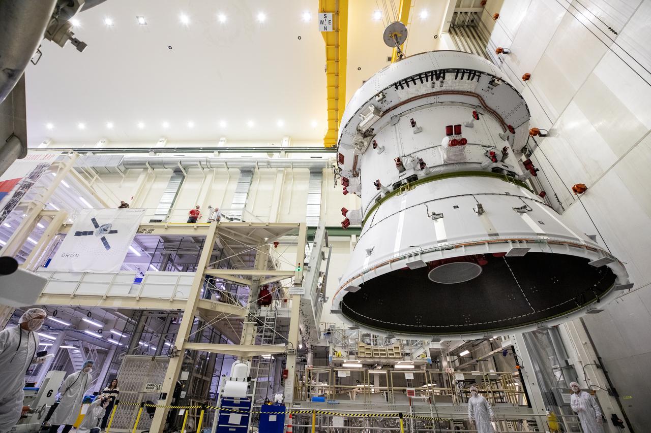 Technicians with NASA and Lockheed Martin operate a 30-ton crane to move NASA’s Artemis II Orion spacecraft out of the Final Assembly and System Testing cell inside the Neil A. Operations and Checkout Building at NASA’s Kennedy Space Center in Florida on Saturday, Feb. 22, 2025. The move prepares for the upcoming installation of four solar array wings and spacecraft adapter jettison fairings for the agency’s first crewed flight test under the Artemis campaign. 