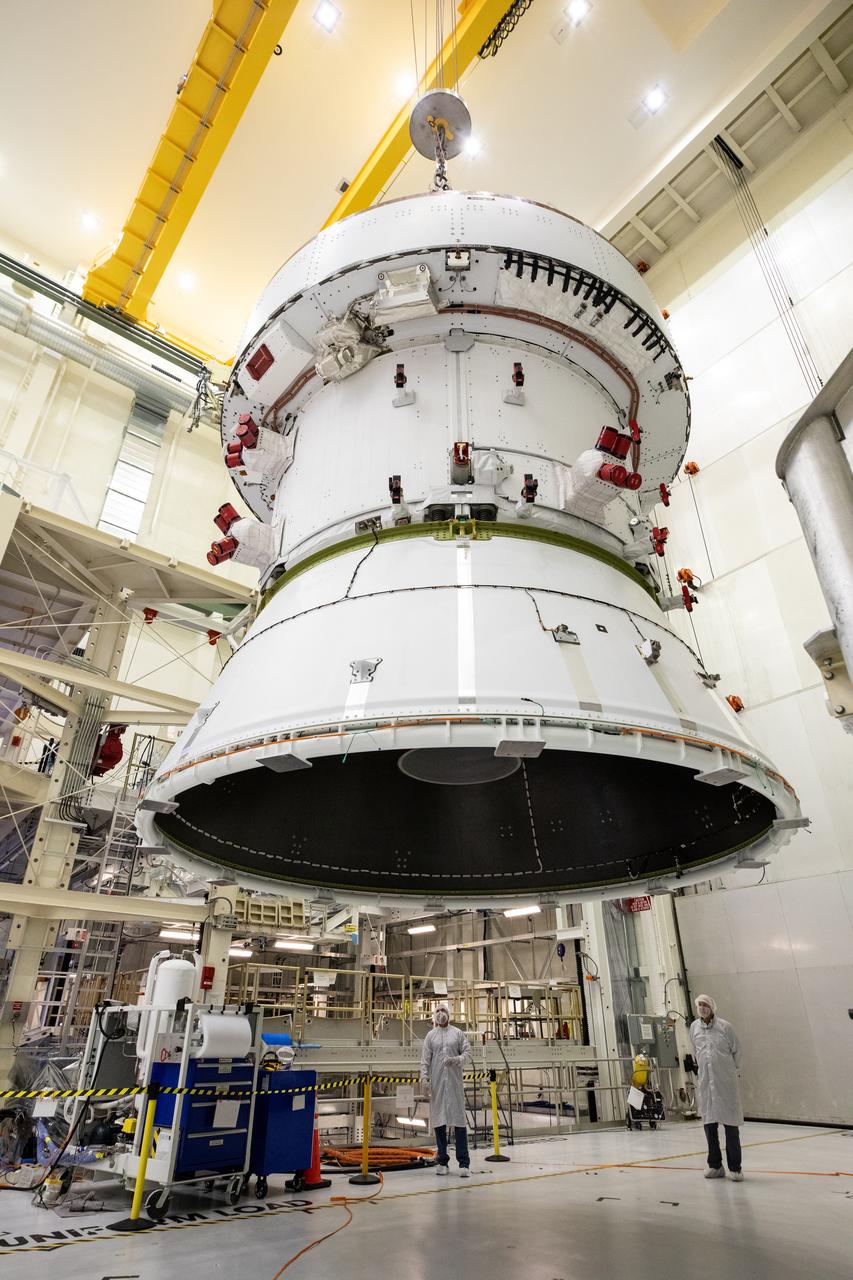 Technicians with NASA and Lockheed Martin operate a 30-ton crane to move NASA’s Artemis II Orion spacecraft out of the Final Assembly and System Testing cell inside the Neil A. Operations and Checkout Building at NASA’s Kennedy Space Center in Florida on Saturday, Feb. 22, 2025. The move prepares for the upcoming installation of four solar array wings and spacecraft adapter jettison fairings for the agency’s first crewed flight test under the Artemis campaign. 