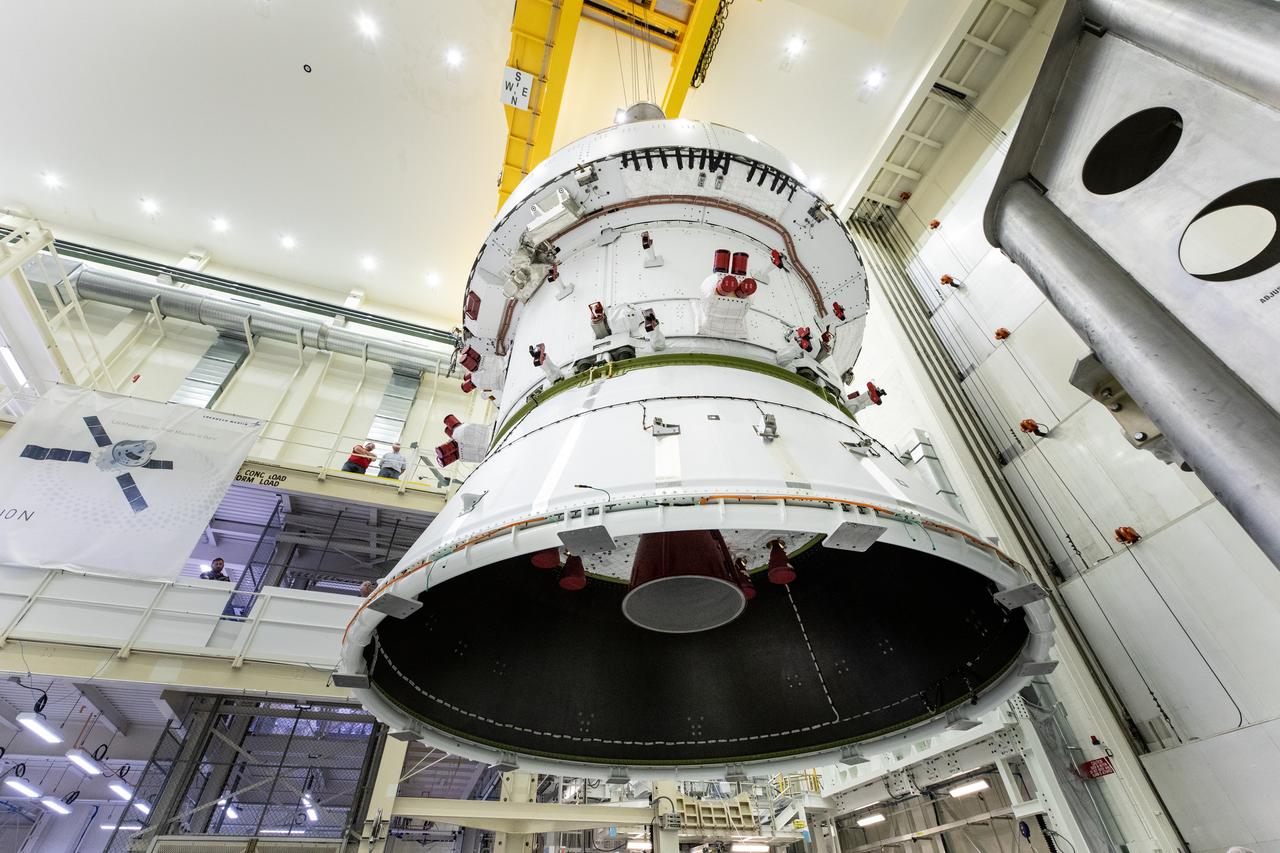 Technicians with NASA and Lockheed Martin operate a 30-ton crane to move NASA’s Artemis II Orion spacecraft out of the Final Assembly and System Testing cell inside the Neil A. Operations and Checkout Building at NASA’s Kennedy Space Center in Florida on Saturday, Feb. 22, 2025. The move prepares for the upcoming installation of four solar array wings and spacecraft adapter jettison fairings for the agency’s first crewed flight test under the Artemis campaign. 
