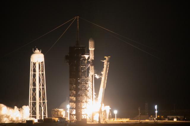 NASA image: SpaceX CLPS IM-2 Liftoff