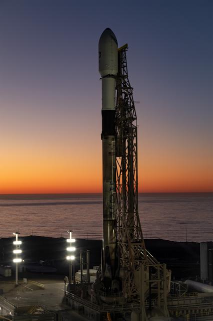 NASA image: SPHEREx/PUNCH at SLC-4E - Sunset
