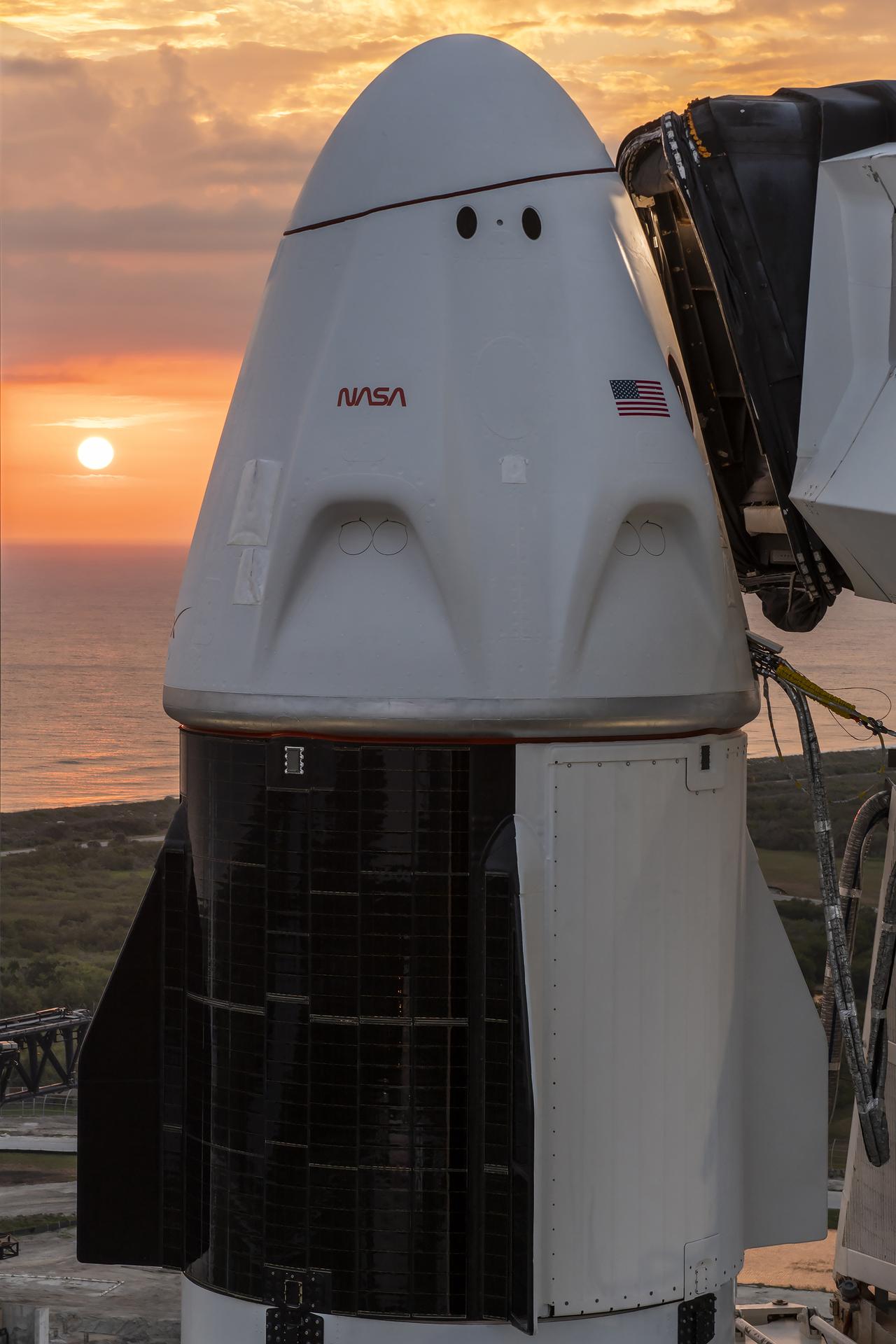 Image shows SpaceX Dragon spacecraft and a sunrise
