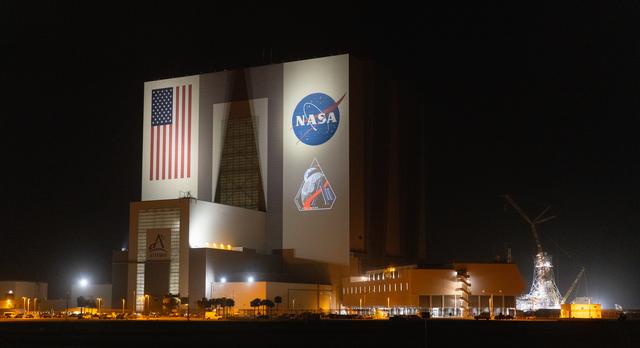 Artemis II Mission Patch on VAB