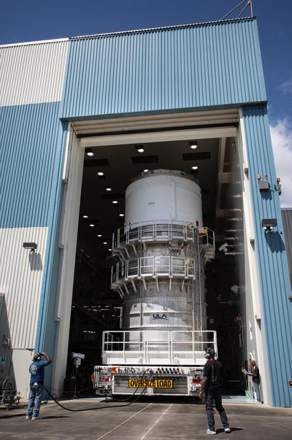 NASA image: Artemis II ICPS integration Move from MPPF to VAB