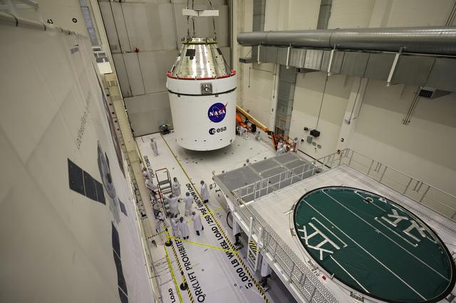 NASA image: Artemis II Orion DD250-Lift Op inside IOZ 