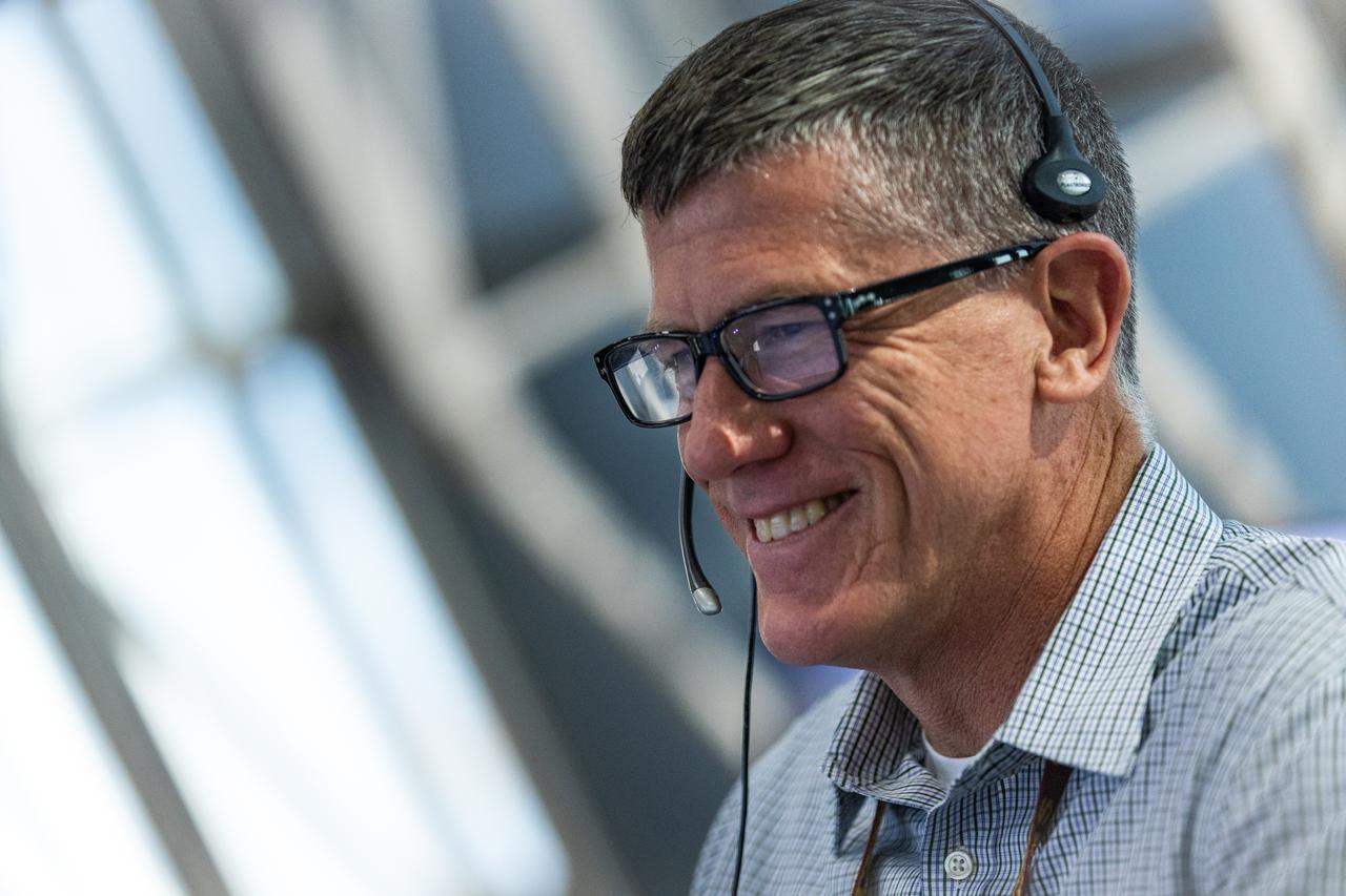 Jeremy Graeber, Artemis assistant launch director within NASA’s Exploration Ground Systems Program, participates in an Artemis II launch countdown simulation inside Firing Room 1 in the Launch Control Center at NASA’s Kennedy Space Center in Florida on Thursday, May 8, 2025. The simulations go through launch day scenarios to help launch team members test software and make adjustments if needed during countdown operations. Artemis II is the first crewed flight under NASA’s Artemis campaign and is another step toward missions on the lunar surface and helping the agency prepare for future human missions to Mars.