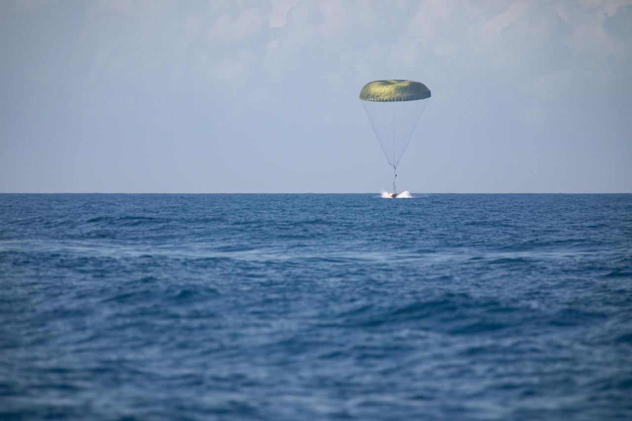 Teams with NASA and the Department of Defense (DoD) rehearse recovery procedures for an ascent abort scenario off the coast of Florida near the agency’s Kennedy Space Center on Thursday, June 12, 2025. Utilizing mannequin crew members inside the Crew Module Test Article (CMTA) – a full-scale mockup of the Orion spacecraft – the simulations practiced abort timelines and joint NASA and DoD recovery procedures supported by Artemis II launch and flight control teams, as NASA prepares to send four astronauts around the Moon and back next year as part of the agency’s first crewed Artemis mission.