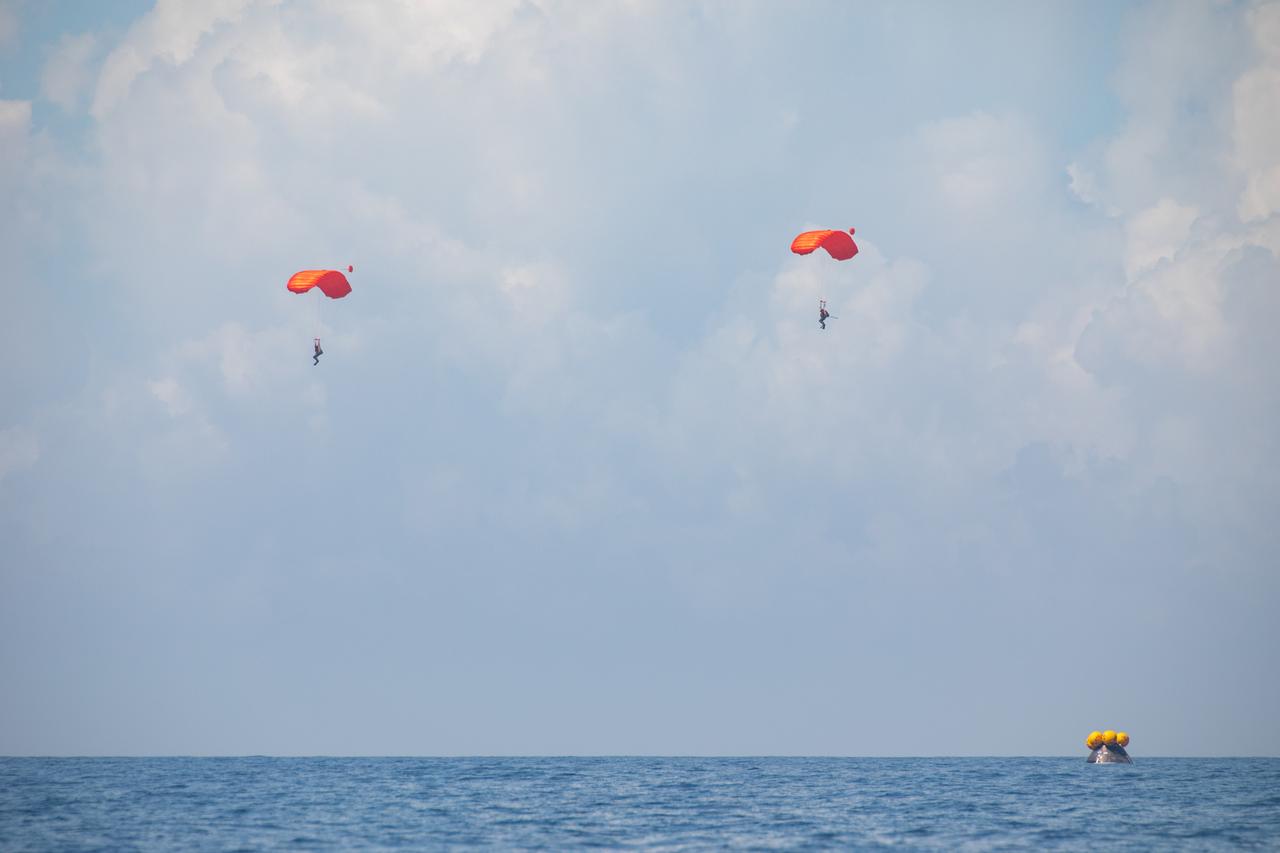 Teams with NASA and the Department of Defense (DoD) rehearse recovery procedures for an ascent abort scenario off the coast of Florida near the agency’s Kennedy Space Center on Thursday, June 12, 2025. Utilizing mannequin crew members inside the Crew Module Test Article (CMTA) – a full-scale mockup of the Orion spacecraft – the simulations practiced abort timelines and joint NASA and DoD recovery procedures supported by Artemis II launch and flight control teams, as NASA prepares to send four astronauts around the Moon and back next year as part of the agency’s first crewed Artemis mission.