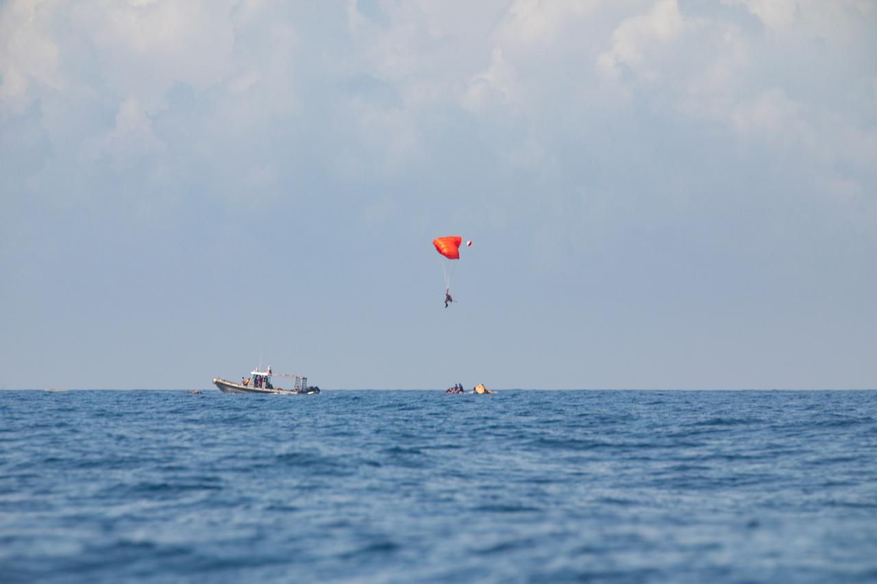 Teams with NASA and the Department of Defense (DoD) rehearse recovery procedures for an ascent abort scenario off the coast of Florida near the agency’s Kennedy Space Center on Thursday, June 12, 2025. Utilizing mannequin crew members inside the Crew Module Test Article (CMTA) – a full-scale mockup of the Orion spacecraft – the simulations practiced abort timelines and joint NASA and DoD recovery procedures supported by Artemis II launch and flight control teams, as NASA prepares to send four astronauts around the Moon and back next year as part of the agency’s first crewed Artemis mission.