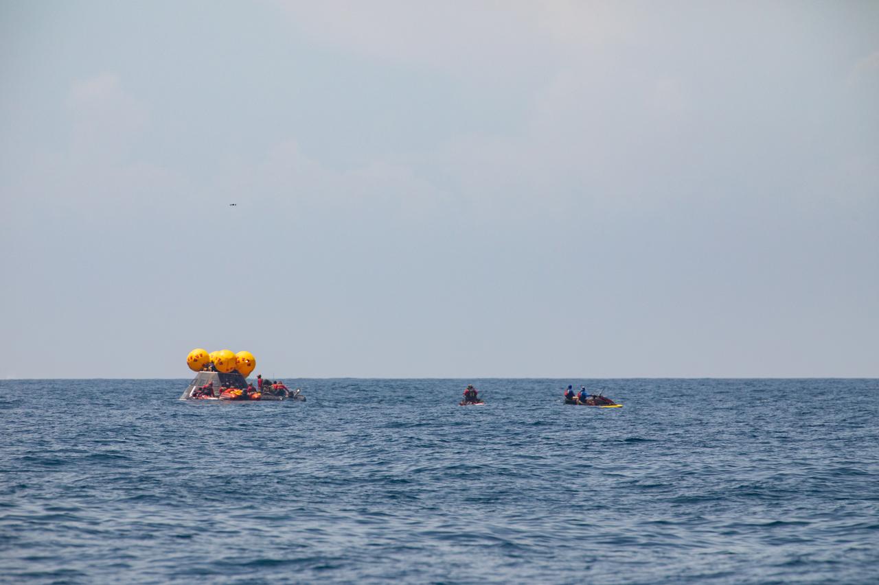 Teams with NASA and the Department of Defense (DoD) rehearse recovery procedures for an ascent abort scenario off the coast of Florida near the agency’s Kennedy Space Center on Thursday, June 12, 2025. Utilizing mannequin crew members inside the Crew Module Test Article (CMTA) – a full-scale mockup of the Orion spacecraft – the simulations practiced abort timelines and joint NASA and DoD recovery procedures supported by Artemis II launch and flight control teams, as NASA prepares to send four astronauts around the Moon and back next year as part of the agency’s first crewed Artemis mission.
