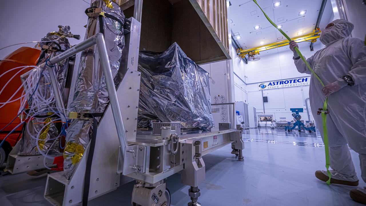 Technicians remove the transport container covering NASA’s Carruthers Geocorona Observatory on Monday, July 21, 2025, at the Astrotech Space Operations Facility near the agency’s Kennedy Space Center in Florida. The Carruthers Geocorona Observatory is a small satellite set to operate at Lagrange Point 1 (L1), an orbit point between the Earth and Sun about one million miles away. Carruthers will use its ultraviolet cameras to monitor how space weather from the Sun impacts the exosphere, the outermost part of Earth’s atmosphere. The observatory will launch as a rideshare with NASA’s IMAP (Interstellar Mapping and Acceleration Probe) no earlier than September 2025. 
