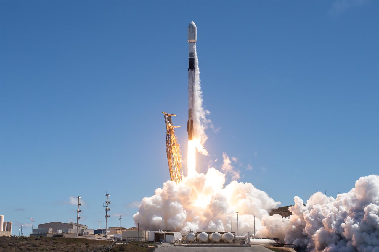 NASA’s TRACERS (Tandem Reconnection and Cusp Electrodynamics Reconnaissance Satellites) mission launches at 11:13 a.m. PDT (2:13 p.m. EDT) on Wednesday, July 23, 2025, atop a SpaceX Falcon 9 rocket at Space Launch Complex 4 East at Vandenberg Space Force Base in California. The TRACERS mission will study magnetic reconnection around Earth — a process in which electrically charged plasmas exchange energy in the atmosphere — to understand how the Sun’s solar wind interacts with the magnetosphere, Earth’s protective magnetic shield.