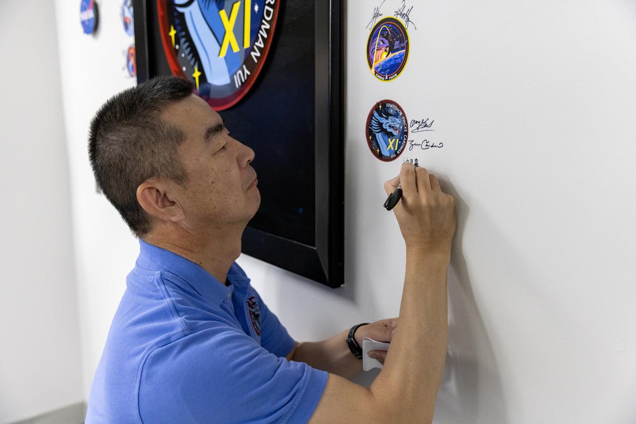 JAXA (Japan Aerospace Exploration Agency) astronaut Kimiya Yui signs his name next to NASA’s SpaceX Crew-11 mission logo inside the Astronaut Crew Quarters in the Neil A. Armstrong Operations and Checkout Building at NASA’s Kennedy Space Center in Florida on Monday, July 28, 2025. A SpaceX Dragon spacecraft and Falcon 9 rocket will send NASA astronauts Zena Cardman and Mike Fincke, along with Yui and Roscosmos cosmonaut Oleg Platonov to the International Space Station no earlier than 12:09 p.m. EDT Thursday, July 31, 2025, from NASA Kennedy’s Launch Complex 39A.