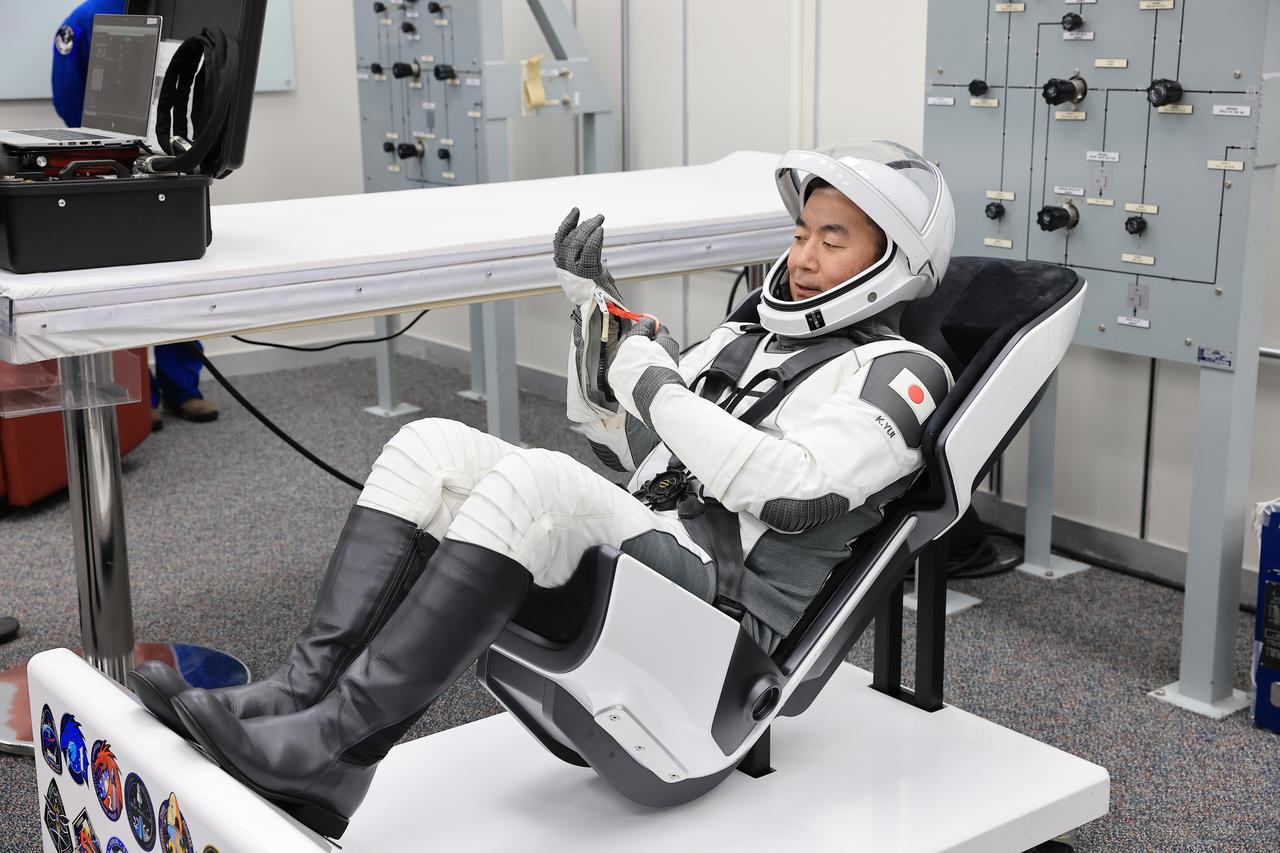JAXA (Japan Aerospace Exploration Agency) astronaut Kimiya Yui conducts leak checks for his SpaceX spacesuit inside the crew suit-up room in the Neil A. Armstrong Operations and Checkout Building at the agency’s Kennedy Space Center in Florida on Thursday, July 31, 2025, during the first attempt of NASA’s SpaceX Crew-11 mission to the International Space Station. Yui, NASA astronauts Zena Cardman and Mike Fincke, along with Roscosmos cosmonaut Oleg Platonov, are scheduled to lift off aboard SpaceX’s Dragon spacecraft and Falcon 9 rocket for its second attempt at 11:43 a.m. EDT Friday, Aug. 1, 2025, from Launch Complex 39A at NASA Kennedy.