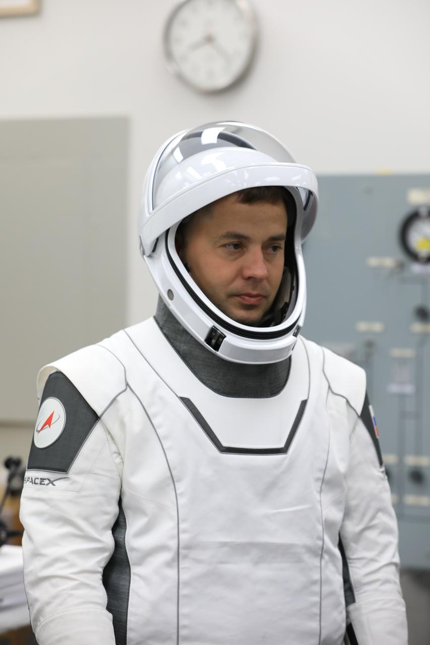 Roscosmos cosmonaut Oleg Platonov conducts leak checks for his SpaceX spacesuit inside the crew suit-up room in the Neil A. Armstrong Operations and Checkout Building at the agency’s Kennedy Space Center in Florida on Thursday, July 31, 2025, during its first attempt of NASA’s SpaceX Crew-11 mission to the International Space Station. NASA astronauts Zena Cardman and Mike Fincke, along with JAXA (Japan Aerospace Exploration Agency) astronaut Kimiya Yui and Platonov, are scheduled to lift off aboard SpaceX’s Dragon spacecraft and Falcon 9 rocket for its second attempt at 11:43 a.m. EDT Friday. Aug. 1, 2025, from Launch Complex 39A at NASA Kennedy. 