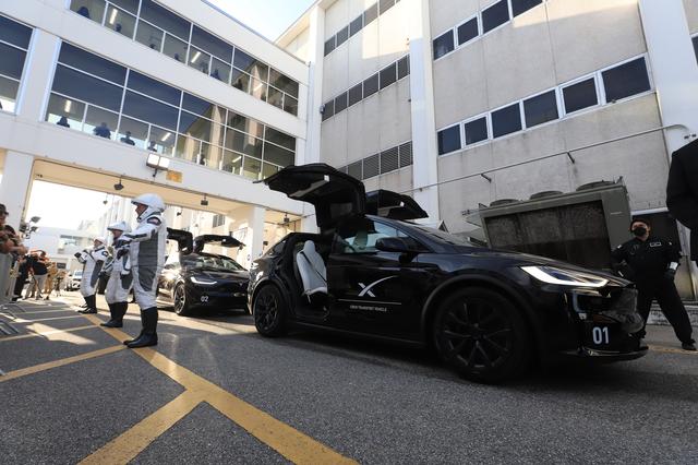 NASA image: SpaceX Crew-11 Walkout of the O&C 