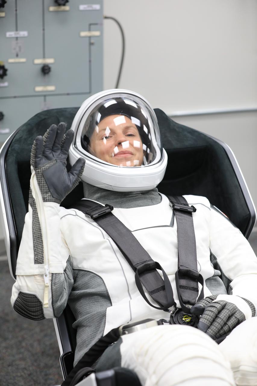 NASA astronaut Zena Cardman conducts leak checks for her SpaceX spacesuit inside the crew suit-up room in the Neil A. Armstrong Operations and Checkout Building at the agency’s Kennedy Space Center in Florida during the second launch attempt of NASA’s SpaceX Crew-11 mission to the International Space Station on Friday, Aug. 1, 2025. Cardman and fellow NASA astronaut Mike Fincke, along with JAXA (Japan Aerospace Exploration Agency) astronaut Kimiya Yui and Roscosmos cosmonaut Oleg Platonov, are scheduled to lift off aboard SpaceX’s Dragon spacecraft and Falcon 9 rocket at 11:43 a.m. EDT, from Launch Complex 39A at NASA Kennedy.