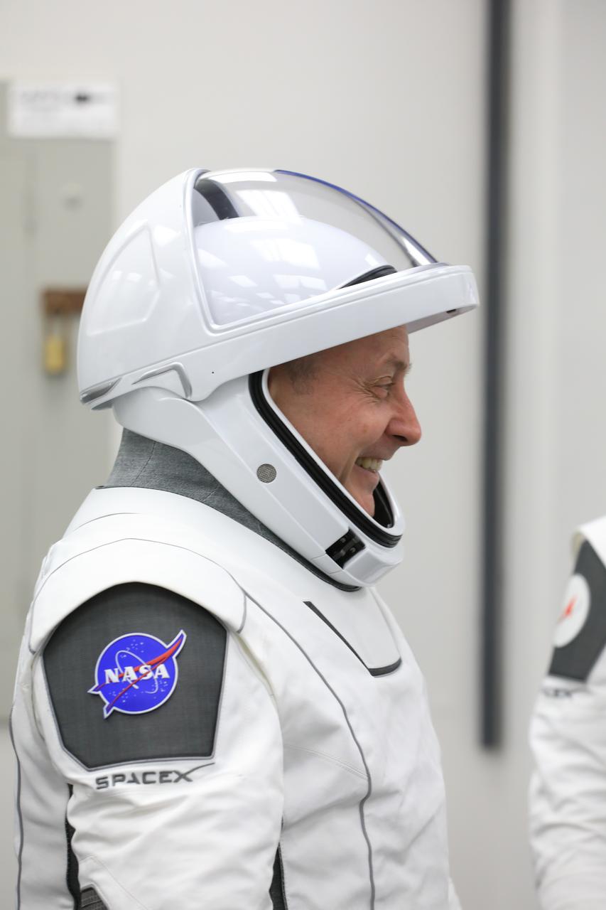 NASA astronaut Mike Fincke is all smiles during leak checks for his SpaceX spacesuit inside the crew suit-up room in the Neil A. Armstrong Operations and Checkout Building at the agency’s Kennedy Space Center in Florida during the second launch attempt NASA’s SpaceX Crew-11 mission to the International Space Station on Friday, Aug. 1, 2025. Fincke and fellow NASA astronaut Zena Cardman, along with JAXA (Japan Aerospace Exploration Agency) astronaut Kimiya Yui and Roscosmos cosmonaut Oleg Platonov, are scheduled to lift off aboard SpaceX’s Dragon spacecraft and Falcon 9 rocket at 11:45 a.m. EDT, from Launch Complex 39A at NASA Kennedy.