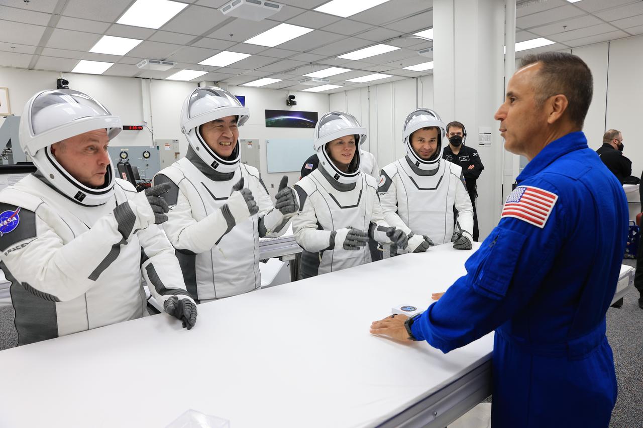 NASA’s SpaceX Crew-11 members play the traditional card game with NASA astronaut chief Joe Acaba, inside the Neil A. Armstrong Operations and Checkout Building at the agency’s Kennedy Space Center in Florida during the second launch attempt of NASA’s SpaceX Crew-11 mission to the International Space Station on Friday, Aug. 1, 2025. From left to right, NASA astronaut Mike Fincke, JAXA (Japan Aerospace Exploration Agency) astronaut Kimiya Yui, and NASA astronaut Zena Cardman, along with Roscosmos cosmonaut Oleg Platonov are scheduled to lift off aboard SpaceX’s Dragon spacecraft and Falcon 9 rocket at 11:43 a.m. EDT Complex 39A at NASA Kennedy.
