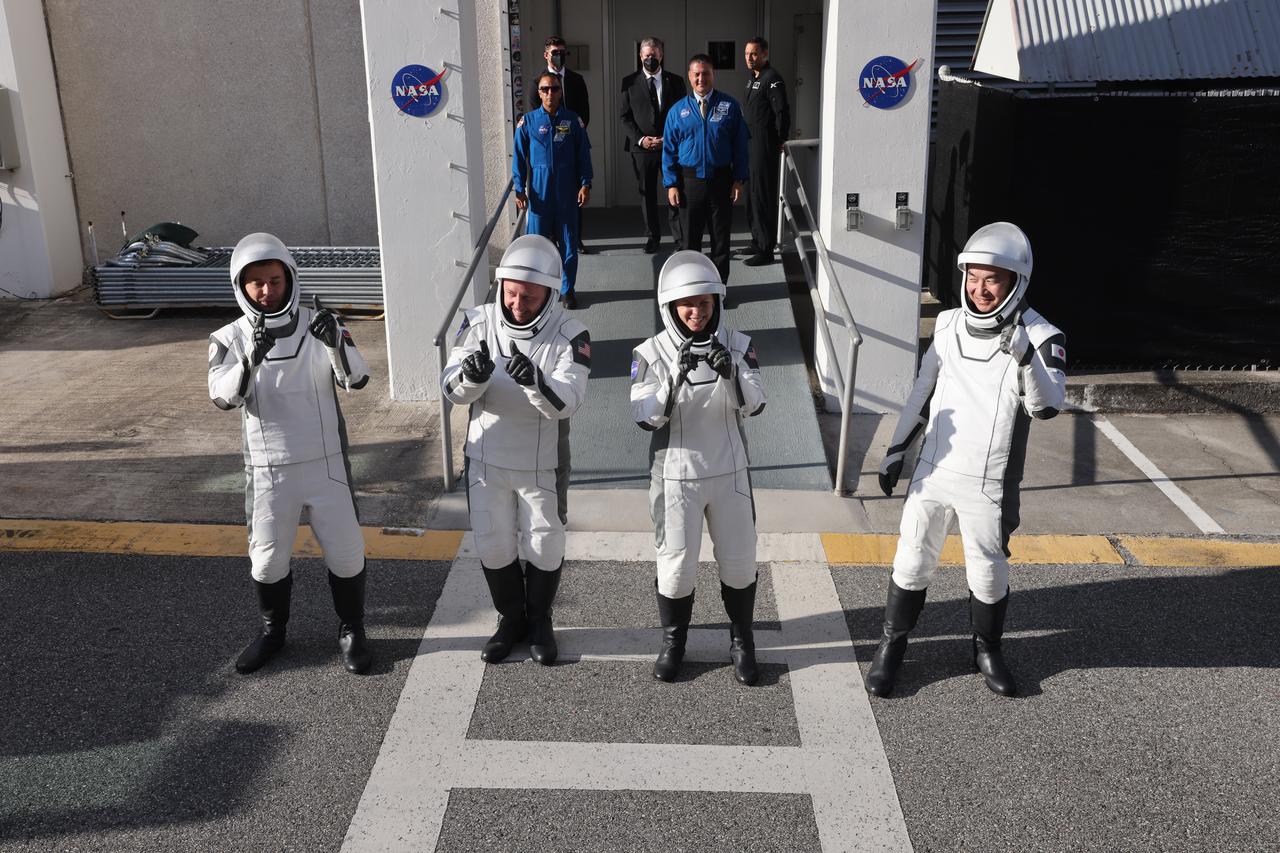 From right to left, JAXA (Japan Aerospace Exploration Agency) astronaut Kimiya Yui, NASA astronauts Zena Cardman and Mike Fincke, along with and Roscosmos cosmonaut Oleg Platonov wave to family and friends as they walk out of the Neil A. Armstrong Operations and Checkout Building at the agency’s Kennedy Space Center in Florida during the second launch attempt of NASA’s SpaceX Crew-11 mission to the International Space Station on Friday, Aug. 1, 2025. Crew-11 is scheduled to lift off aboard SpaceX’s Dragon spacecraft and Falcon 9 rocket at 11:43 a.m. EDT, from Launch Complex 39A at NASA Kennedy.