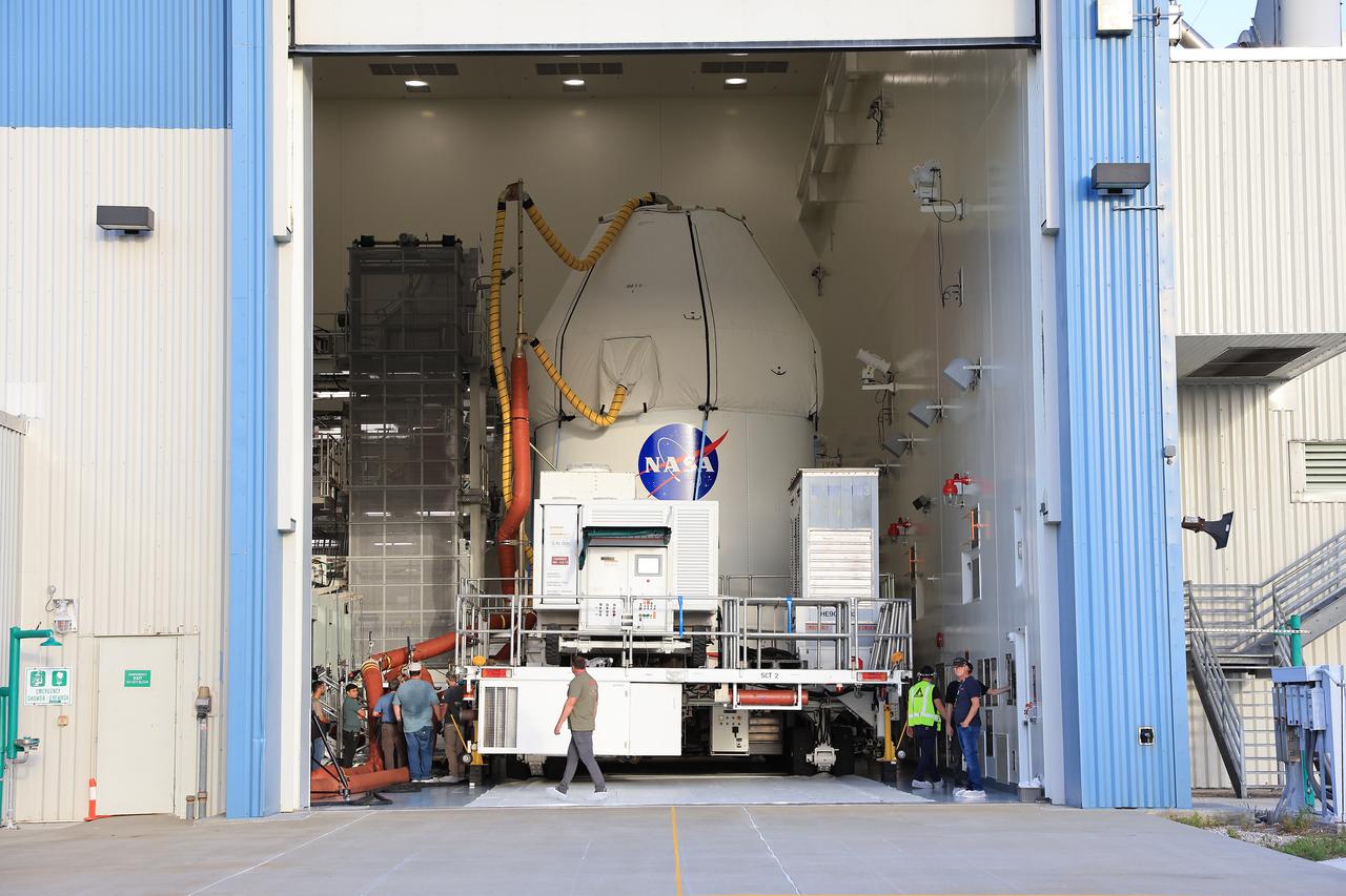 Crews prepare to move NASA’s Artemis II Orion spacecraft from the Multi-Payload Processing Facility to the Launch Abort System Facility at the agency’s Kennedy Space Center in Florida on Saturday, Aug. 9, 2025. Technicians will integrate Orion with its 44-foot-tall launch abort system designed to carry the crew to safety in the event of an emergency during launch or ascent atop the SLS (Space Launch System) rocket. The Artemis II test flight will send NASA astronauts Reid Wiseman, Victor Glover, and Christina Koch, and CSA (Canadian Space Agency) astronaut Jeremy Hansen around the Moon and return them safely back home.