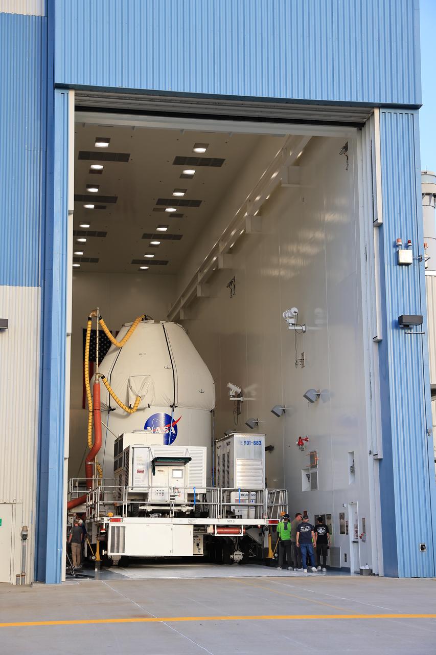 Crews prepare to move NASA’s Artemis II Orion spacecraft from the Multi-Payload Processing Facility to the Launch Abort System Facility at the agency’s Kennedy Space Center in Florida on Saturday, Aug. 9, 2025. Technicians will integrate Orion with its 44-foot-tall launch abort system designed to carry the crew to safety in the event of an emergency during launch or ascent atop the SLS (Space Launch System) rocket. The Artemis II test flight will send NASA astronauts Reid Wiseman, Victor Glover, and Christina Koch, and CSA (Canadian Space Agency) astronaut Jeremy Hansen around the Moon and return them safely back home.
